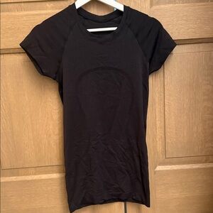 Lululemon Athletica Black Short Sleeve Tee